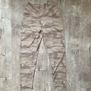 Alphalete surface leggings